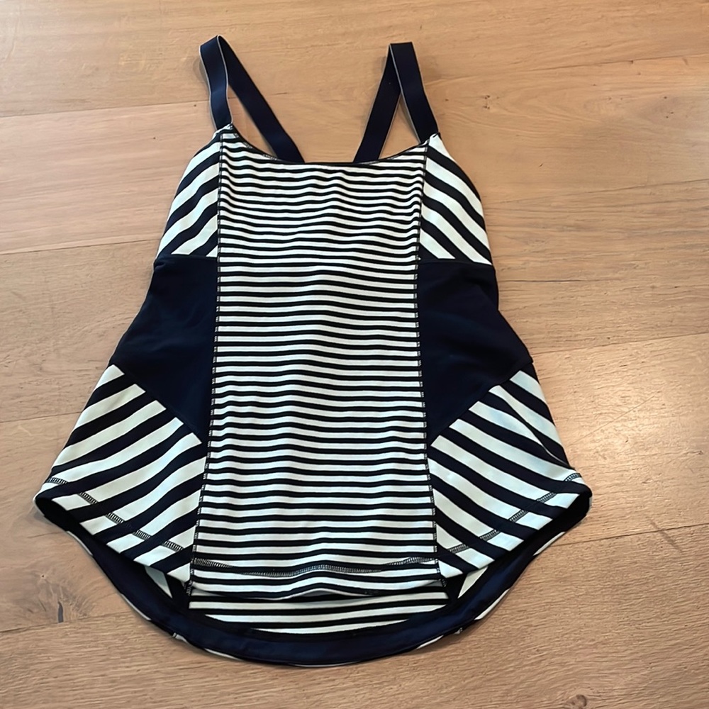 great condition limited addition rare lululemon tank with build in bra